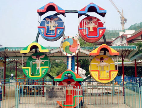 Kiddie ferris wheel ride