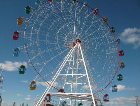 Large ferris wheel ride