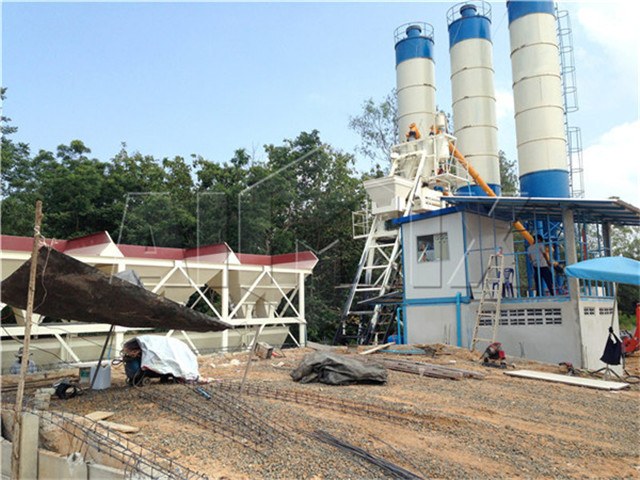 Stationary concrete mixing plant