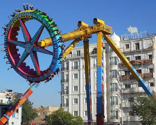 pendulum amusement park ride